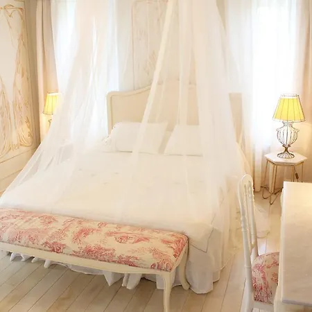 On לינה וארוחת בוקר 2*
